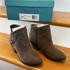 EUC boots grey size 8 1/2